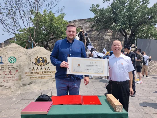 Croatian Deputy Prime Minister and Minister of Finance Marko Primorac and His Wife Visit Mutianyu Great Wall