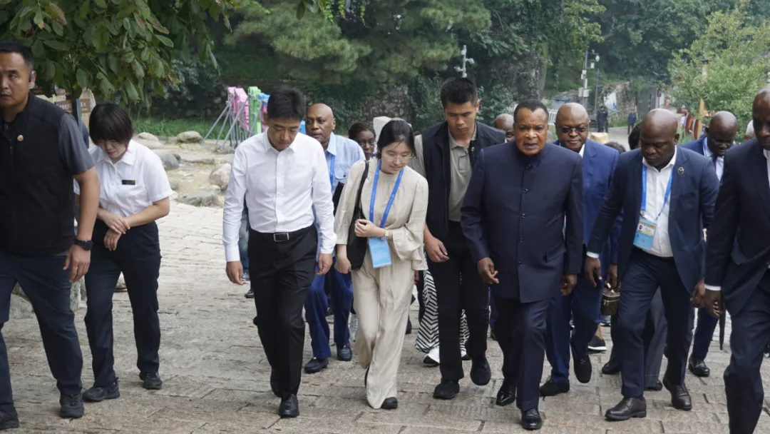 President Denis Sassou-Nguesso of the Republic of the Congo and President Chakwera of Malawi Visited the Mutianyu Great Wall Respectively