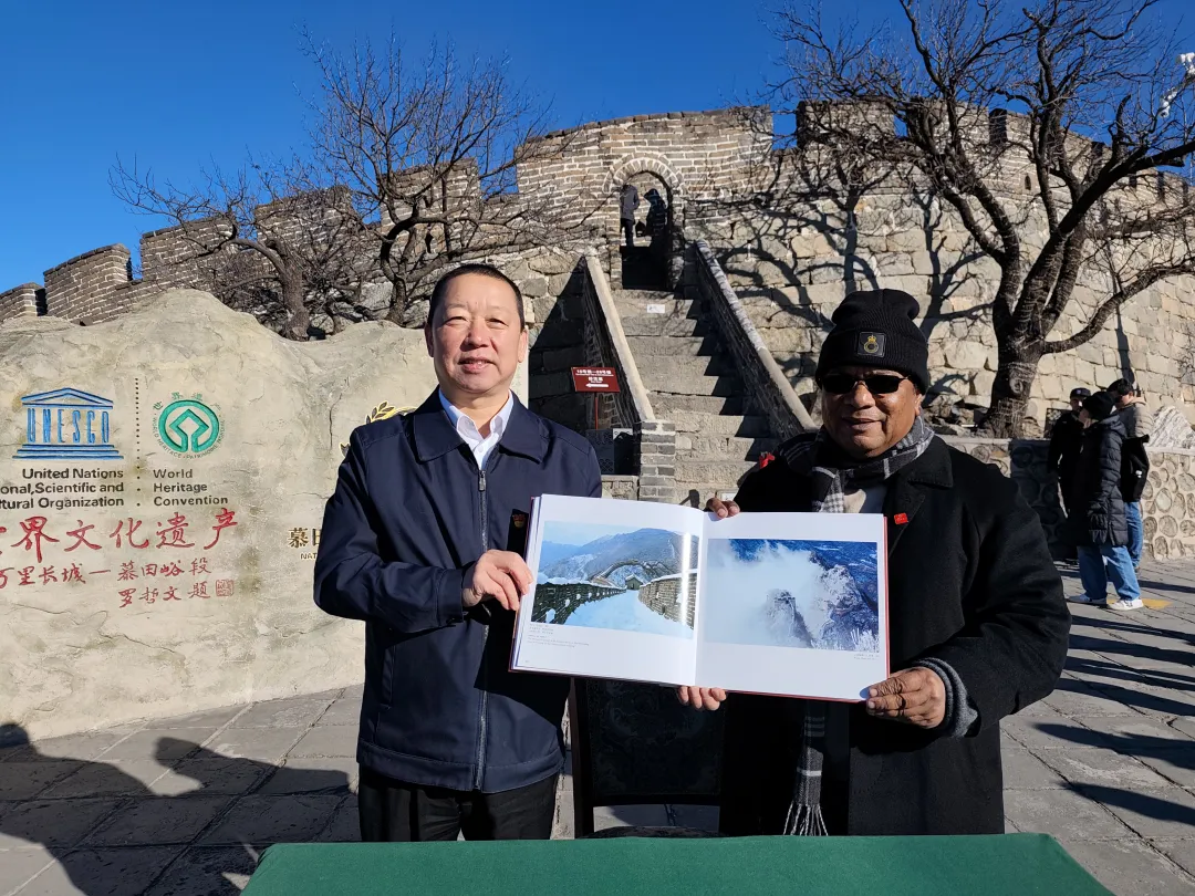 Marcus Stephen, Speaker of the Parliament of the Republic of Nauru, Visited the Mutianyu Great Wall